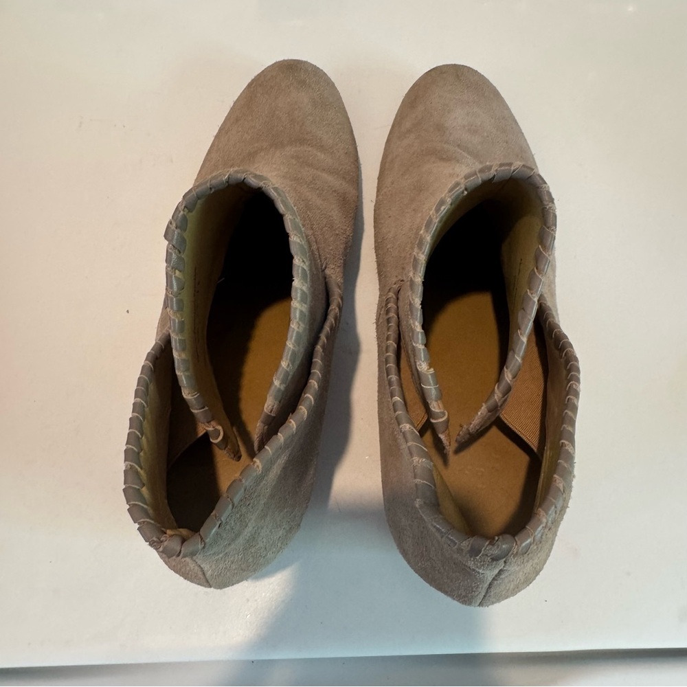 Jack Rogers Sadie Suede Bootie  Leather Light Grey 9.5M - Picture 2 of 11